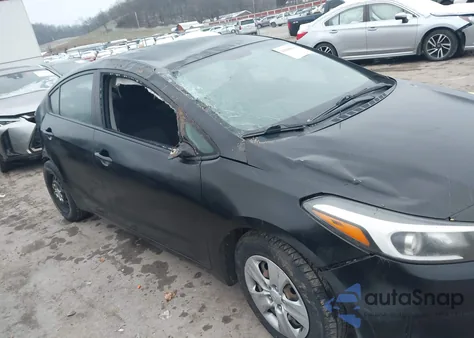 2017 Kia Forte Lx z USA, uszkodzony, nr VIN 3KPFK4A71HE087952